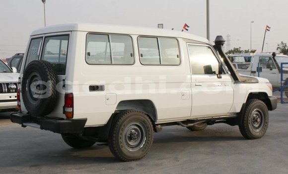 Nunua Mpya Toyota Land Cruiser Nyeupe Gari ndani ya Afgooye nchini Somalia Nunua Mpya Toyota Land Cruiser Nyeupe Gari ndani ya Afgooye nchini Somalia