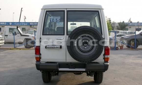 Nunua Mpya Toyota Land Cruiser Nyeupe Gari ndani ya Afgooye nchini Somalia Nunua Mpya Toyota Land Cruiser Nyeupe Gari ndani ya Afgooye nchini Somalia