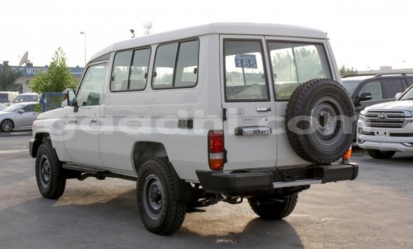 Nunua Mpya Toyota Land Cruiser Nyeupe Gari ndani ya Afgooye nchini Somalia Nunua Mpya Toyota Land Cruiser Nyeupe Gari ndani ya Afgooye nchini Somalia