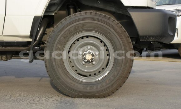 Nunua Mpya Toyota Land Cruiser Nyeupe Gari ndani ya Afgooye nchini Somalia Nunua Mpya Toyota Land Cruiser Nyeupe Gari ndani ya Afgooye nchini Somalia