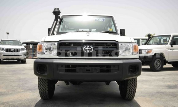 Nunua Mpya Toyota Land Cruiser Nyeupe Gari ndani ya Afgooye nchini Somalia Nunua Mpya Toyota Land Cruiser Nyeupe Gari ndani ya Afgooye nchini Somalia