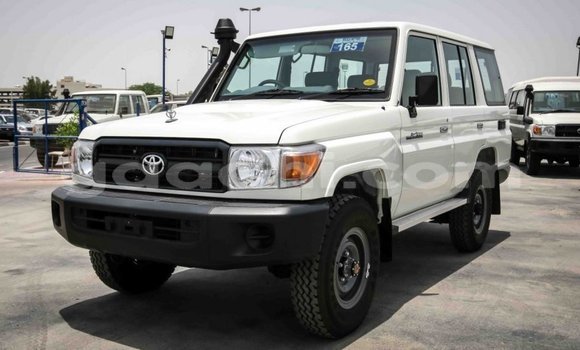 Nunua Mpya Toyota Land Cruiser Nyeupe Gari ndani ya Afgooye nchini Somalia Nunua Mpya Toyota Land Cruiser Nyeupe Gari ndani ya Afgooye nchini Somalia