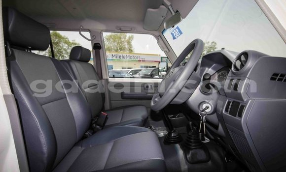 Nunua Mpya Toyota Land Cruiser Nyeupe Gari ndani ya Afgooye nchini Somalia Nunua Mpya Toyota Land Cruiser Nyeupe Gari ndani ya Afgooye nchini Somalia