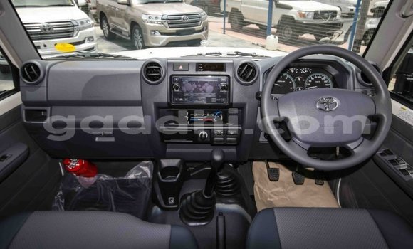 Nunua Mpya Toyota Land Cruiser Nyeupe Gari ndani ya Afgooye nchini Somalia Nunua Mpya Toyota Land Cruiser Nyeupe Gari ndani ya Afgooye nchini Somalia