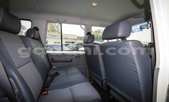 Nunua Mpya Toyota Land Cruiser Nyeupe Gari ndani ya Afgooye nchini Somalia Nunua Mpya Toyota Land Cruiser Nyeupe Gari ndani ya Afgooye nchini Somalia