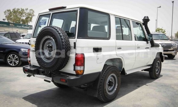 Nunua Mpya Toyota Land Cruiser Nyeupe Gari ndani ya Afgooye nchini Somalia Nunua Mpya Toyota Land Cruiser Nyeupe Gari ndani ya Afgooye nchini Somalia