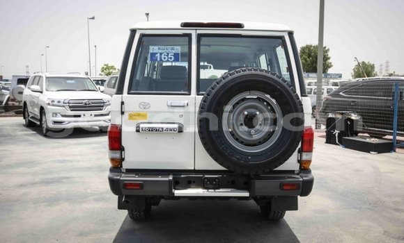 Nunua Mpya Toyota Land Cruiser Nyeupe Gari ndani ya Afgooye nchini Somalia Nunua Mpya Toyota Land Cruiser Nyeupe Gari ndani ya Afgooye nchini Somalia