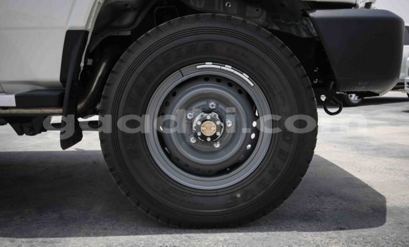 Nunua Mpya Toyota Land Cruiser Nyeupe Gari ndani ya Afgooye nchini Somalia Nunua Mpya Toyota Land Cruiser Nyeupe Gari ndani ya Afgooye nchini Somalia