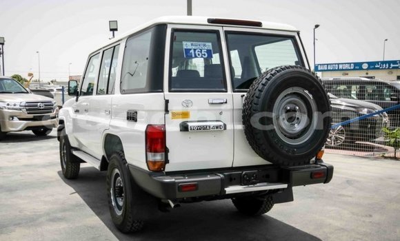 Nunua Mpya Toyota Land Cruiser Nyeupe Gari ndani ya Afgooye nchini Somalia Nunua Mpya Toyota Land Cruiser Nyeupe Gari ndani ya Afgooye nchini Somalia