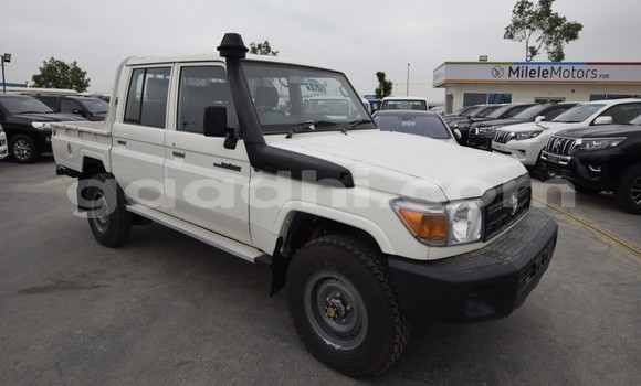 Nunua Mpya Toyota Land Cruiser Nyeupe Gari ndani ya Afgooye nchini Somalia Nunua Mpya Toyota Land Cruiser Nyeupe Gari ndani ya Afgooye nchini Somalia