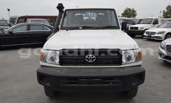 Nunua Mpya Toyota Land Cruiser Nyeupe Gari ndani ya Afgooye nchini Somalia Nunua Mpya Toyota Land Cruiser Nyeupe Gari ndani ya Afgooye nchini Somalia