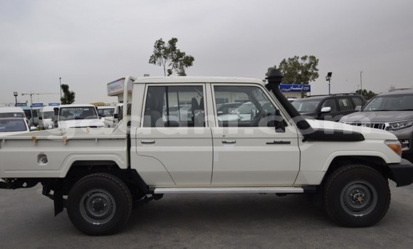 Nunua Mpya Toyota Land Cruiser Nyeupe Gari ndani ya Afgooye nchini Somalia Nunua Mpya Toyota Land Cruiser Nyeupe Gari ndani ya Afgooye nchini Somalia
