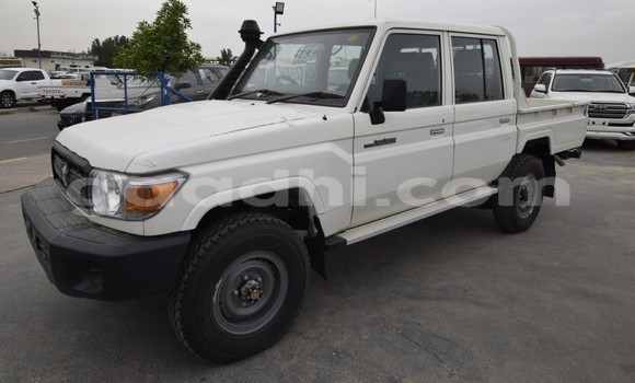 Nunua Mpya Toyota Land Cruiser Nyeupe Gari ndani ya Afgooye nchini Somalia Nunua Mpya Toyota Land Cruiser Nyeupe Gari ndani ya Afgooye nchini Somalia