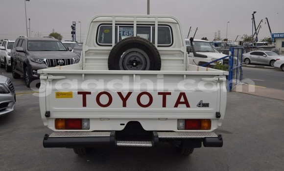 Nunua Mpya Toyota Land Cruiser Nyeupe Gari ndani ya Afgooye nchini Somalia Nunua Mpya Toyota Land Cruiser Nyeupe Gari ndani ya Afgooye nchini Somalia