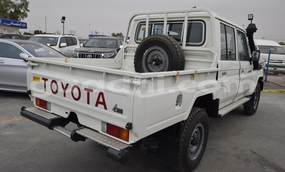 Nunua Mpya Toyota Land Cruiser Nyeupe Gari ndani ya Afgooye nchini Somalia Nunua Mpya Toyota Land Cruiser Nyeupe Gari ndani ya Afgooye nchini Somalia