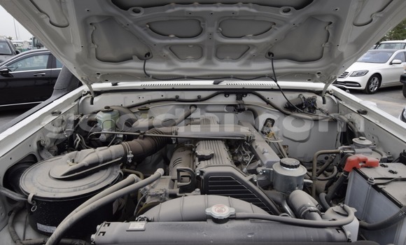 Nunua Mpya Toyota Land Cruiser Nyeupe Gari ndani ya Afgooye nchini Somalia Nunua Mpya Toyota Land Cruiser Nyeupe Gari ndani ya Afgooye nchini Somalia