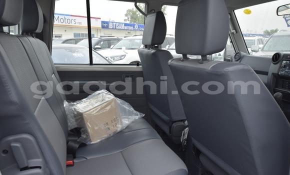 Nunua Mpya Toyota Land Cruiser Nyeupe Gari ndani ya Afgooye nchini Somalia Nunua Mpya Toyota Land Cruiser Nyeupe Gari ndani ya Afgooye nchini Somalia
