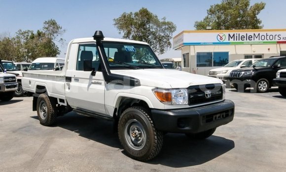 Buy New Toyota Land Cruiser White Car in Afgooye in Somalia Buy New Toyota Land Cruiser White Car in Afgooye in Somalia