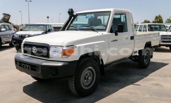 Buy New Toyota Land Cruiser White Car in Afgooye in Somalia Buy New Toyota Land Cruiser White Car in Afgooye in Somalia