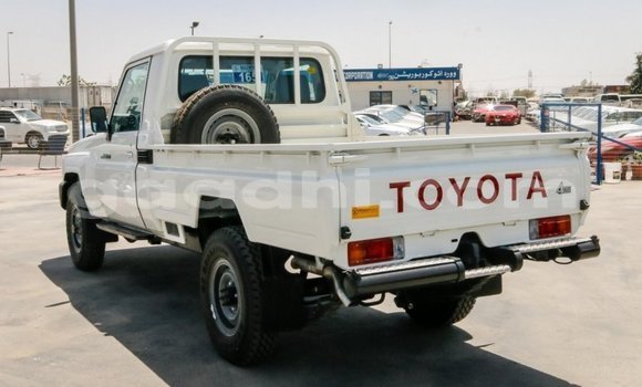 Buy New Toyota Land Cruiser White Car in Afgooye in Somalia Buy New Toyota Land Cruiser White Car in Afgooye in Somalia