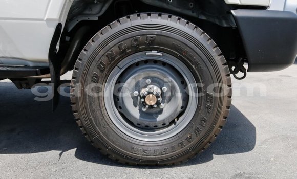 Buy New Toyota Land Cruiser White Car in Afgooye in Somalia Buy New Toyota Land Cruiser White Car in Afgooye in Somalia