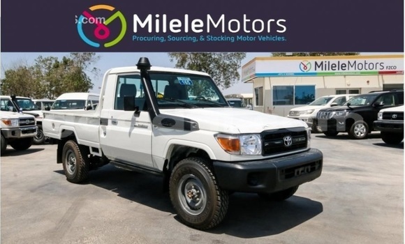 Buy New Toyota Land Cruiser White Car in Afgooye in Somalia Buy New Toyota Land Cruiser White Car in Afgooye in Somalia