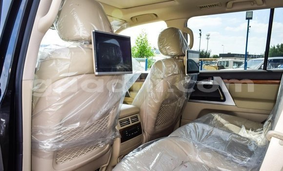 Nunua Mpya Toyota Land Cruiser Nyeusi Gari ndani ya Afgooye nchini Somalia Nunua Mpya Toyota Land Cruiser Nyeusi Gari ndani ya Afgooye nchini Somalia