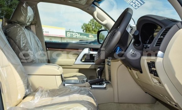 Nunua Mpya Toyota Land Cruiser Nyeusi Gari ndani ya Afgooye nchini Somalia Nunua Mpya Toyota Land Cruiser Nyeusi Gari ndani ya Afgooye nchini Somalia