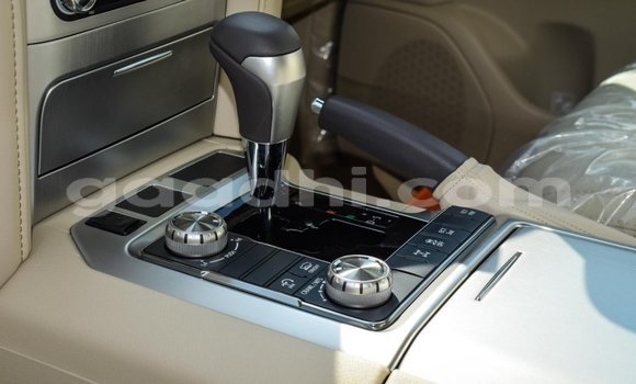 Nunua Mpya Toyota Land Cruiser Nyeusi Gari ndani ya Afgooye nchini Somalia Nunua Mpya Toyota Land Cruiser Nyeusi Gari ndani ya Afgooye nchini Somalia