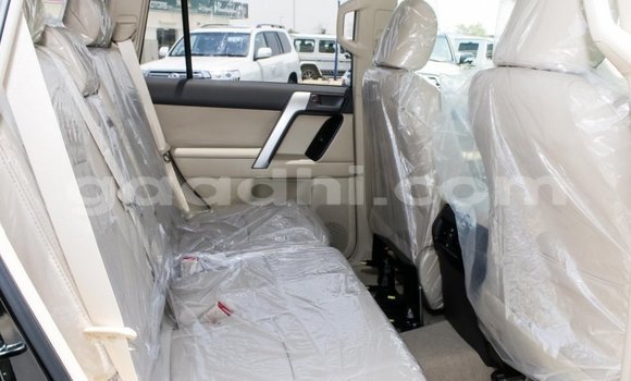 Nunua Mpya Toyota Prado Nyeusi Gari ndani ya Afgooye nchini Somalia Nunua Mpya Toyota Prado Nyeusi Gari ndani ya Afgooye nchini Somalia