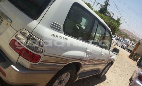 Nunua Ilio tumika Toyota Land Cruiser Nyeusi Gari ndani ya Mogadishu nchini Somalia Nunua Ilio tumika Toyota Land Cruiser Nyeusi Gari ndani ya Mogadishu nchini Somalia