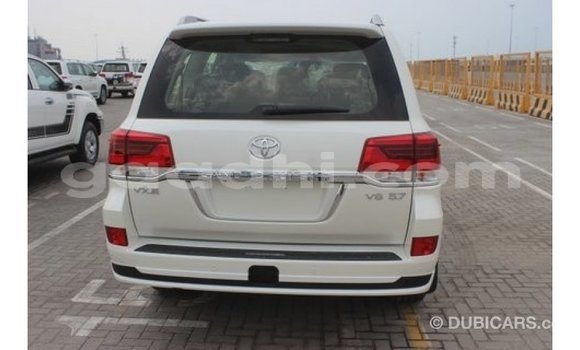 اشتري Imported Toyota Land Cruiser أبيض سيارة في Import - Dubai في الصومال اشتري Imported Toyota Land Cruiser أبيض سيارة في Import - Dubai في الصومال