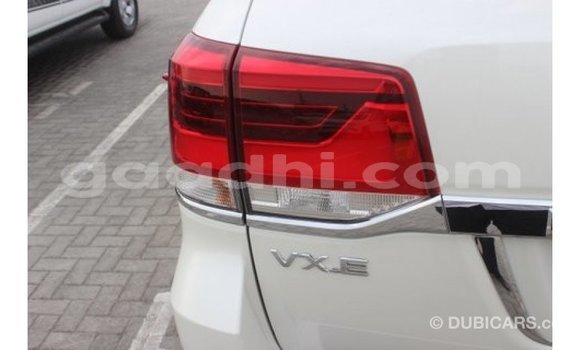 اشتري Imported Toyota Land Cruiser أبيض سيارة في Import - Dubai في الصومال اشتري Imported Toyota Land Cruiser أبيض سيارة في Import - Dubai في الصومال