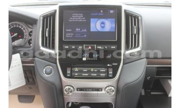 اشتري Imported Toyota Land Cruiser أبيض سيارة في Import - Dubai في الصومال اشتري Imported Toyota Land Cruiser أبيض سيارة في Import - Dubai في الصومال