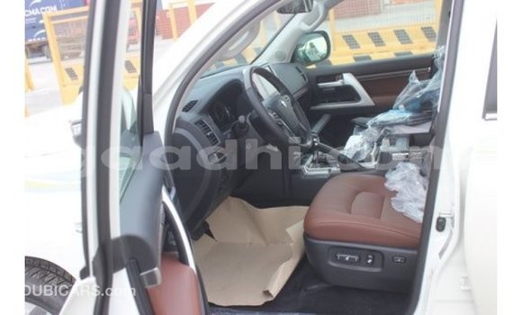 اشتري Imported Toyota Land Cruiser أبيض سيارة في Import - Dubai في الصومال اشتري Imported Toyota Land Cruiser أبيض سيارة في Import - Dubai في الصومال