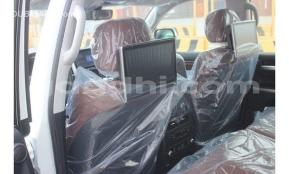 اشتري Imported Toyota Land Cruiser أبيض سيارة في Import - Dubai في الصومال اشتري Imported Toyota Land Cruiser أبيض سيارة في Import - Dubai في الصومال