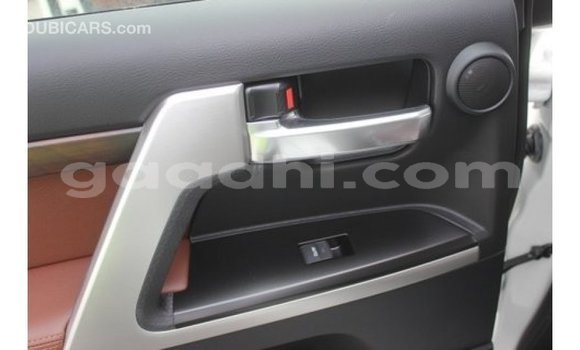 اشتري Imported Toyota Land Cruiser أبيض سيارة في Import - Dubai في الصومال اشتري Imported Toyota Land Cruiser أبيض سيارة في Import - Dubai في الصومال