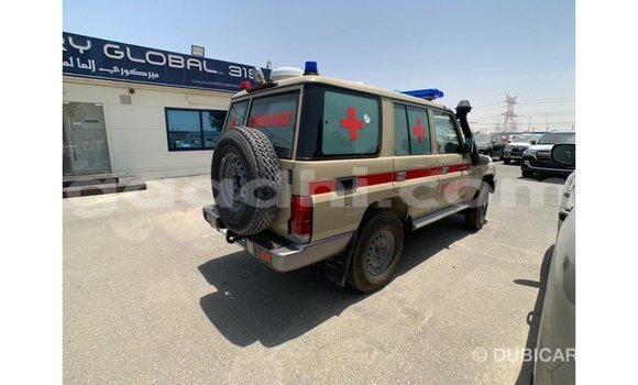اشتري Imported Toyota Land Cruiser اللون البيج سيارة في Import - Dubai في الصومال اشتري Imported Toyota Land Cruiser اللون البيج سيارة في Import - Dubai في الصومال