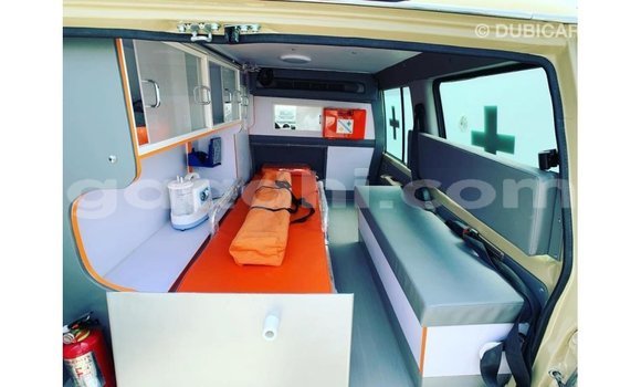 اشتري Imported Toyota Land Cruiser اللون البيج سيارة في Import - Dubai في الصومال اشتري Imported Toyota Land Cruiser اللون البيج سيارة في Import - Dubai في الصومال