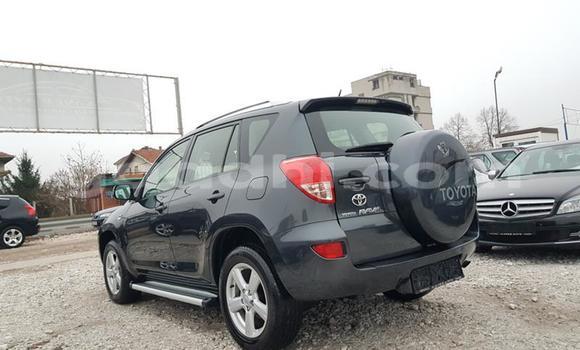 Nunua Ilio tumika Toyota RAV4 Nyeusi Gari ndani ya Mogadishu nchini Somalia Nunua Ilio tumika Toyota RAV4 Nyeusi Gari ndani ya Mogadishu nchini Somalia