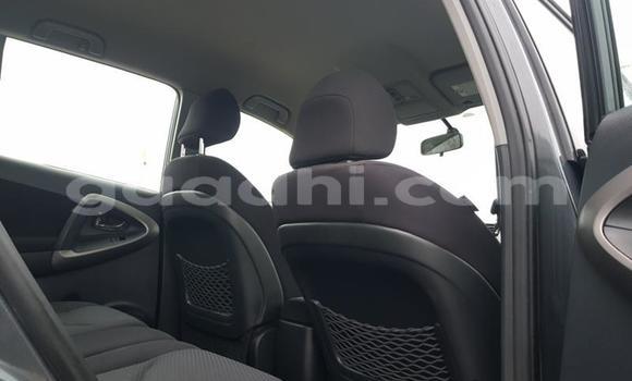 Nunua Ilio tumika Toyota RAV4 Nyeusi Gari ndani ya Mogadishu nchini Somalia Nunua Ilio tumika Toyota RAV4 Nyeusi Gari ndani ya Mogadishu nchini Somalia