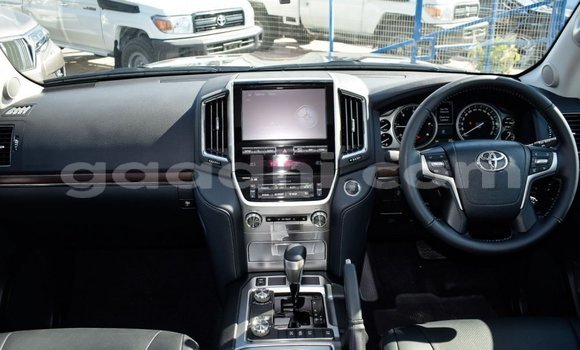 Nunua Mpya Toyota Land Cruiser Nyeusi Gari ndani ya Afgooye nchini Somalia Nunua Mpya Toyota Land Cruiser Nyeusi Gari ndani ya Afgooye nchini Somalia