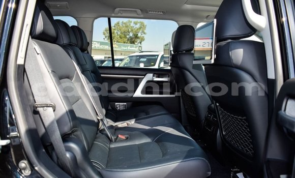 Nunua Mpya Toyota Land Cruiser Nyeusi Gari ndani ya Afgooye nchini Somalia Nunua Mpya Toyota Land Cruiser Nyeusi Gari ndani ya Afgooye nchini Somalia