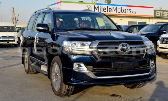Nunua Mpya Toyota Land Cruiser Nyeusi Gari ndani ya Afgooye nchini Somalia Nunua Mpya Toyota Land Cruiser Nyeusi Gari ndani ya Afgooye nchini Somalia