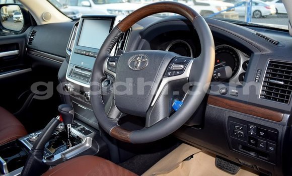 Nunua Mpya Toyota Land Cruiser Nyeusi Gari ndani ya Afgooye nchini Somalia Nunua Mpya Toyota Land Cruiser Nyeusi Gari ndani ya Afgooye nchini Somalia