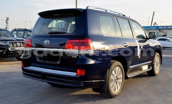 Nunua Mpya Toyota Land Cruiser Nyeusi Gari ndani ya Afgooye nchini Somalia Nunua Mpya Toyota Land Cruiser Nyeusi Gari ndani ya Afgooye nchini Somalia