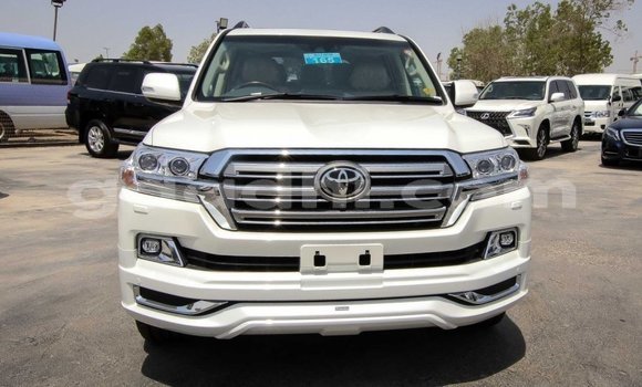 Nunua Mpya Toyota Land Cruiser Nyeupe Gari ndani ya Afgooye nchini Somalia Nunua Mpya Toyota Land Cruiser Nyeupe Gari ndani ya Afgooye nchini Somalia