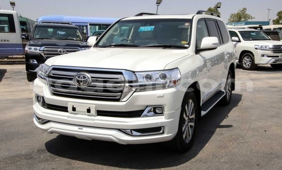 Nunua Mpya Toyota Land Cruiser Nyeupe Gari ndani ya Afgooye nchini Somalia Nunua Mpya Toyota Land Cruiser Nyeupe Gari ndani ya Afgooye nchini Somalia