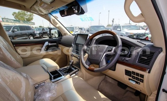 Nunua Mpya Toyota Land Cruiser Nyeupe Gari ndani ya Afgooye nchini Somalia Nunua Mpya Toyota Land Cruiser Nyeupe Gari ndani ya Afgooye nchini Somalia