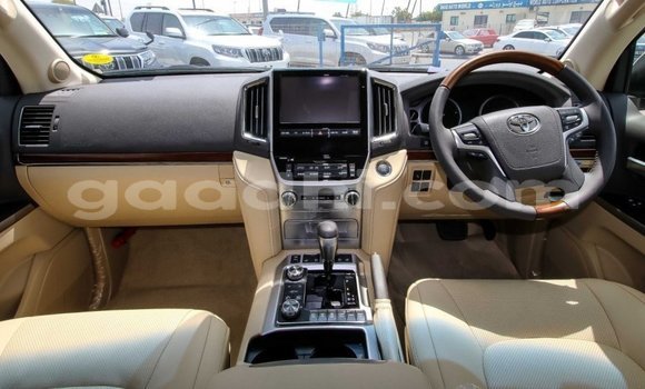 Nunua Mpya Toyota Land Cruiser Nyeupe Gari ndani ya Afgooye nchini Somalia Nunua Mpya Toyota Land Cruiser Nyeupe Gari ndani ya Afgooye nchini Somalia